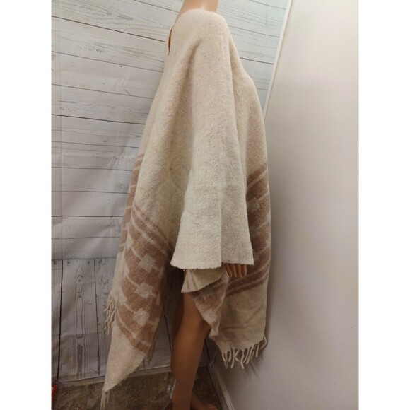 Vtg Alpaca Wool Llama Embroidered Poncho Cape Fringe Cloak O/S 55"x77" - Picture 8 of 13